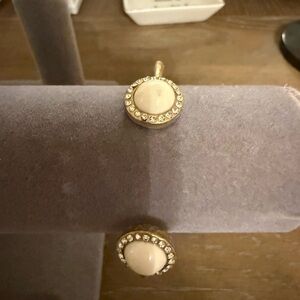 Elegant Gold and Cream Bracelet